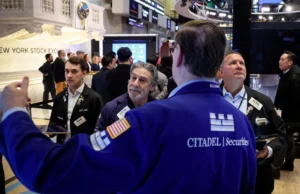 A recuperação tecnológica estagna, Wall Street termina em baixa à medida que o entusiasmo pela IA diminui após o desempenho da NVIDIA