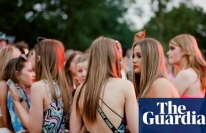 ‘Eles não veem mais a necessidade de divisão’: como os adolescentes de Belfast estão escapando do passado da cidade – em fotos fotografia