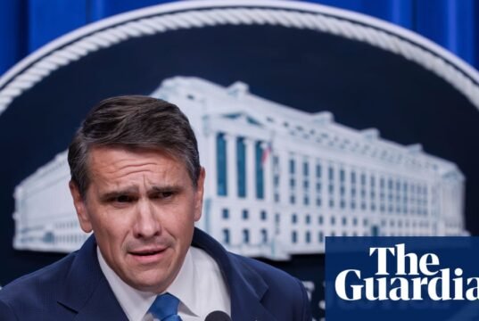 Primeira coisa: Todd Blanche diz que a revisão do caso de tráfico sexual de Jeffrey Epstein acabou nas notícias americanas