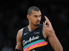 Victor Wembanyama lidera com 25 pontos nos primeiros 8 minutos da vitória dos Spurs sobre o Lakers