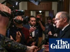 ‘Vamos superar isso’: Mark Carney visivelmente abalado se dirige ao Canadá depois que tiroteio em massa mata 10 tiroteios em Tumblr Ridge School