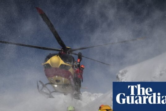 Dois britânicos estão entre as três pessoas mortas após avalanche nos Alpes franceses. França