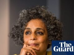 Arundhati Roy deixa o Festival de Cinema de Berlim por causa do comentário ‘fique longe da política’. festival de cinema de berlim