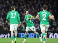 Sandro Tonali marcou dois na vitória do Newcastle sobre o Aston Villa, de 10 jogadores, na FA Cup