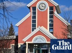 ‘As pessoas querem ajudar’: canadenses se reúnem em torno de Tumbler Ridge depois do tiroteio na escola Tumblr Ridge School