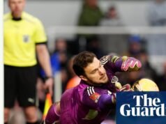 Perry faz uma defesa crucial na vitória do Leeds sobre o Birmingham nos pênaltis da FA Cup