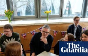 Starmer prometeu acelerar a aplicação das leis de mídia social, mas disse que a proibição de menores de 16 anos não era certa. proibição de redes sociais