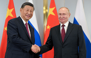 China oferece ajuda à Ucrânia enquanto a Rússia é acusada de travar um esforço de guerra