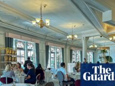 Harrods enfrenta ação legal porque a taxa de refeição de £ 1 por pessoa não foi repassada aos funcionários da Harrods