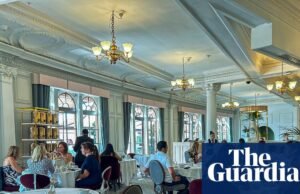 Harrods enfrenta ação legal porque a taxa de refeição de £ 1 por pessoa não foi repassada aos funcionários da Harrods