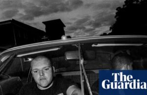 Dois skinheads contam os lucros de um programa neonazista: a melhor foto de Leo Regan | arte e design