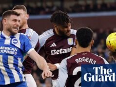Milner alcançou a marca, mas a infelicidade de Brighton continuou após o gol tardio de Villa. Primeira Liga