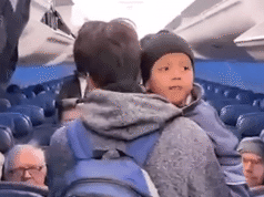 Liam Ramos, 5, liberado do ICE, volta para casa em Minneapolis