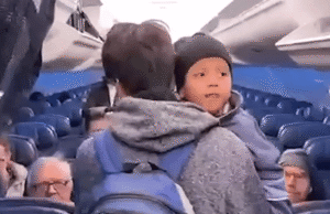 Liam Ramos, 5, liberado do ICE, volta para casa em Minneapolis