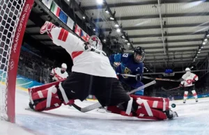 Hóquei no Gelo-Suíça avança para a semifinal feminina devido a troca de goleira, Brendli salva a todos