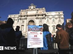 ‘Pague e sorria’ – Fonte de Trevi cobra visitantes de Roma