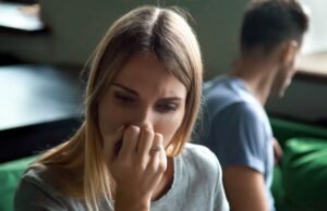 Mulher animada com pedido de casamento – até que uma palavra muda tudo: ‘dor’