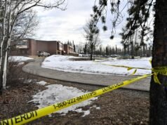 As rígidas leis sobre armas do Canadá incluem a proibição de armas de fogo do tipo assalto e a proibição da venda de armas curtas.