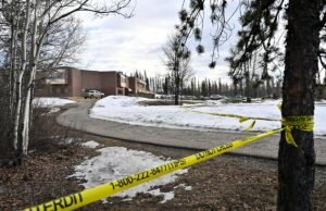 As rígidas leis sobre armas do Canadá incluem a proibição de armas de fogo do tipo assalto e a proibição da venda de armas curtas.