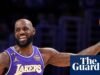 LeBron James, 41 anos, fez história na NBA como o jogador mais velho a conseguir um triplo-duplo. LeBron James