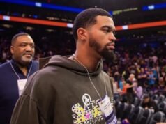 Caleb Williams anuncia aposentadoria do basquete após aparição no Intuit Dome