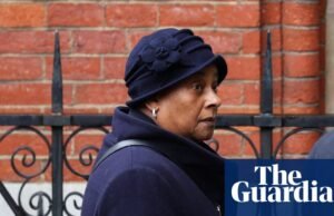 Doreen Lawrence diz ao tribunal que se sentiu ‘enganada’ pela editora do Daily Mail, Associated Newspapers