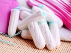 Mulher faz pergunta ao pai no aeroporto – não consegue lidar com a resposta ‘bem treinada’ dele