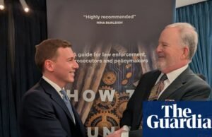 Celebridades da Senior Reform UK juntam-se ao lançamento do livro How to Launder Money Reform UK