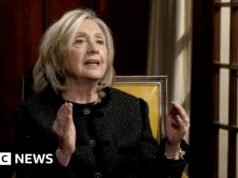 Hillary Clinton acusou a administração Trump de encobrir o arquivo Epstein em uma entrevista à BBC