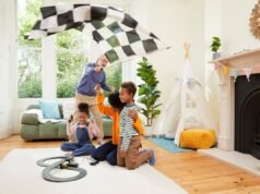 Hornby está vendendo a marca de brinquedos Scalextric, de quase 70 anos, por £ 20 milhões