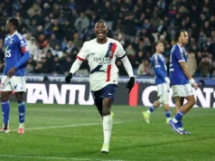 O PSG marcou a vitória tardia e voltou ao topo da Ligue 1.