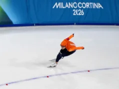 Patinação de velocidade – Holandeses exultantes quando Koch conquista a vantagem da medalha de ouro nos 500m Milão-Cortina