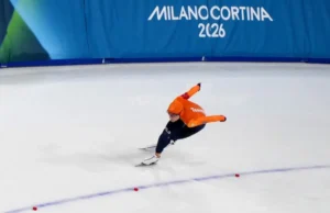 Patinação de velocidade – Holandeses exultantes quando Koch conquista a vantagem da medalha de ouro nos 500m Milão-Cortina