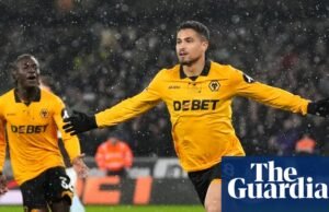 A dobradinha de Gomes ajuda os Wolves a vencer o Aston Villa e o indesejado recorde de pontos na Premier League