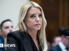 Bondi criticado após divulgar todos os arquivos de Epstein