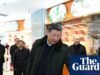 Após a visita de Xi Jinping, uma multidão de compradores reuniu-se numa pastelaria de Pequim. Xi Jinping