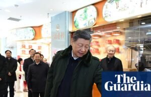 Após a visita de Xi Jinping, uma multidão de compradores reuniu-se numa pastelaria de Pequim. Xi Jinping