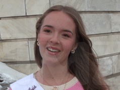 A vencedora do concurso, Kylie Bush, continua sendo a Miss América depois de perder sua coroa