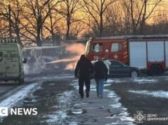Ataque russo perto de ônibus na Ucrânia mata 12, diz autoridade