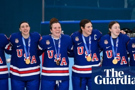 Flavor Flav sediará evento em Las Vegas para a vencedora da equipe olímpica feminina de hóquei no gelo dos EUA