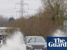 Espera-se que o tempo chuvoso na Grã-Bretanha continue em meio a avisos e alertas de enchentes. clima no Reino Unido