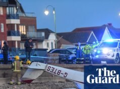 Piloto ‘rastejou’ após queda de avião na praia de Gosport | Hampshire