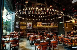 Aprecie os sabores de Türkiye no Pella Turkish Grill & Mezze na South Beach Avenue