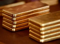 Cingapurianos fazem fila para comprar ouro em meio à derrota