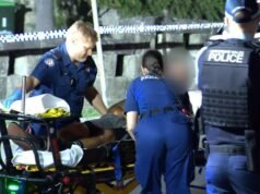Vítima de esfaqueamento em Bondi Beach é hospitalizada após suposto ataque com faca de adolescente por causa de disputa com bicicleta elétrica