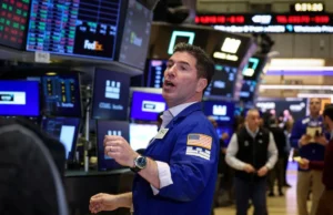 Wall Street cai mensalmente devido a uma combinação de IA, tarifas e incerteza geopolítica
