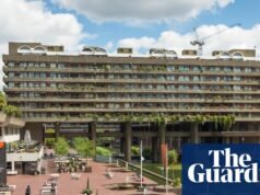 O diretor artístico da Barbican sairá, meses depois de revelar a visão criativa para a barbacã central