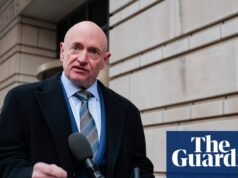 Juiz dos EUA bloqueia esforço de Hegseth para punir Mark Kelly por vídeo de ‘ordem ilegal’ Política americana