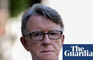 Como foi revelada a profundidade do relacionamento de Peter Mandelson com Jeffrey Epstein. Pedro Mandelson