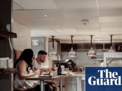 Chef com duas estrelas Michelin ataca inspetores ‘pré-históricos’ na linha de limpeza no País de Gales